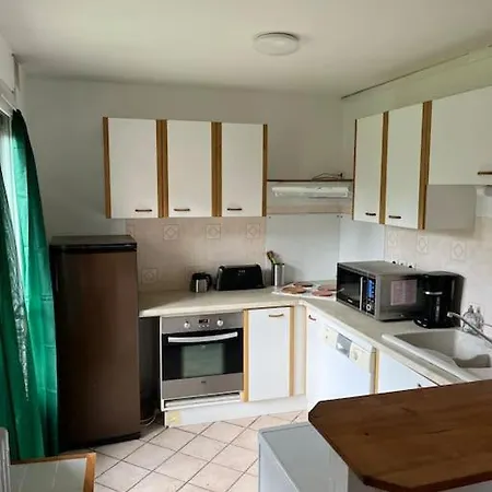 4 Et Parking Apartment *